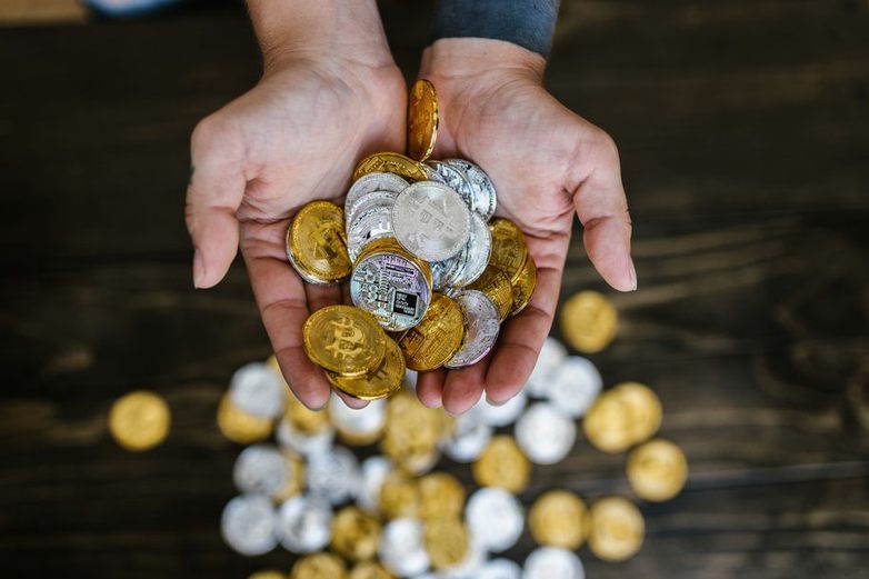 game crypto Debet