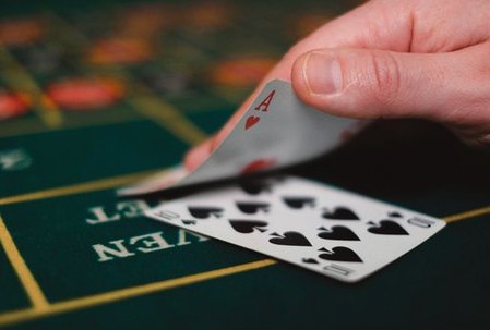 game crypto Debet